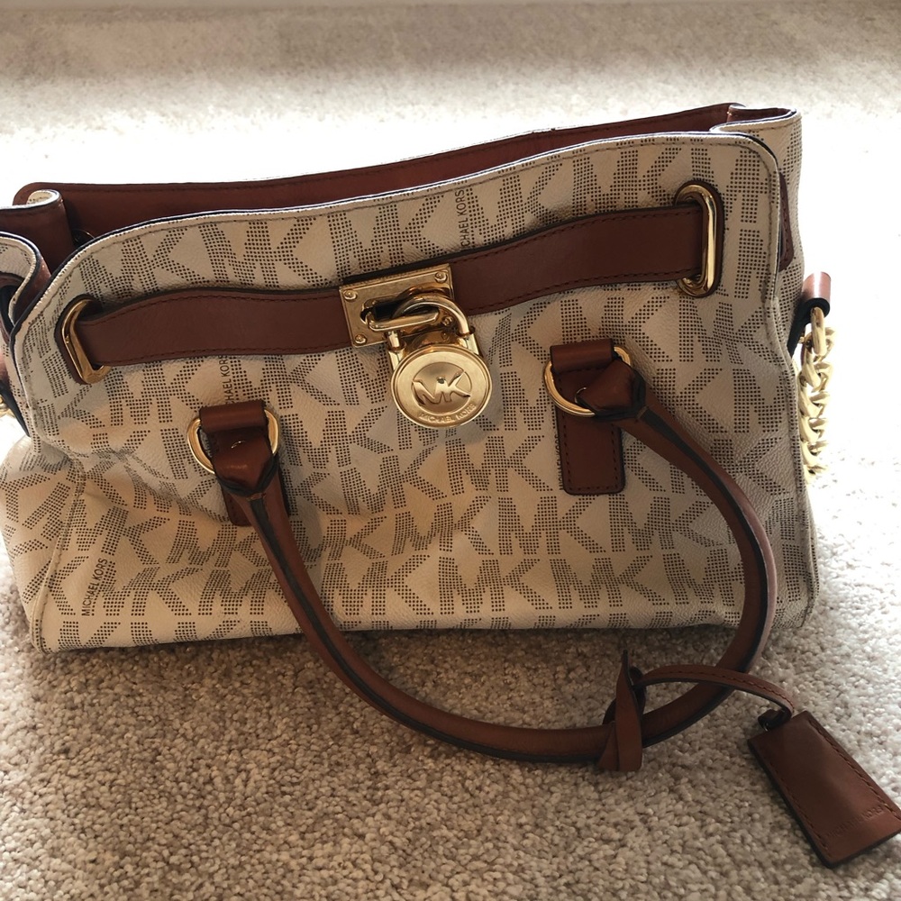 Like new MK purse! In incredible condition!!
